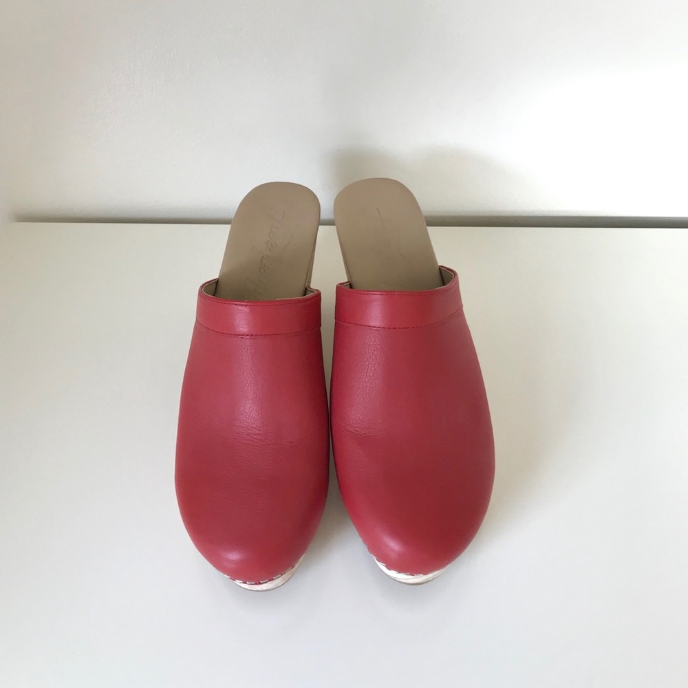 FREE PEOPLE Classic clogs